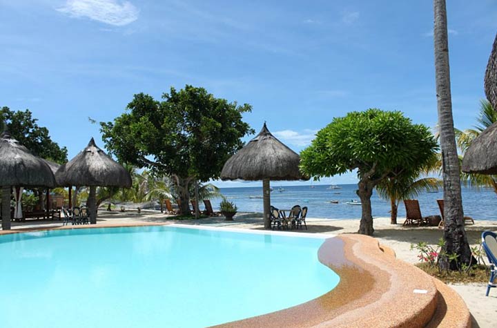 Pool and Sea at Linaw Beach Resort